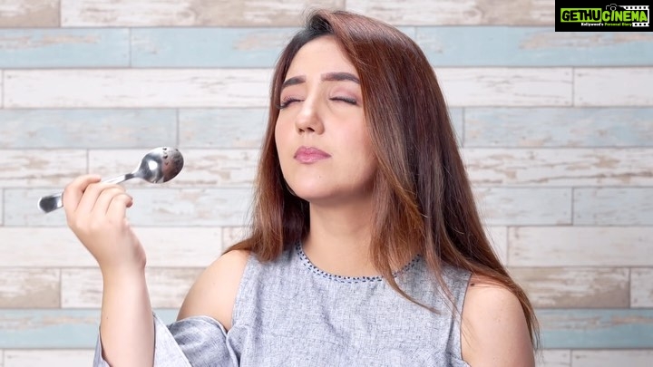 Ashnoor Kaur Instagram - I’m not my parents’ favourite kid, guys! It’s @pintolapeanutbutter! It takes care of them, keeps them healthy and guess what…happy! Rich, nutritional and unbelievably tasty, @pintolapeanutbutter is my family’s choice. Is it yours? Get it for your family too! Available on: pintola.in, Amazon and Flipkart! 🫶🏼