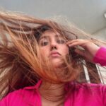 Ashnoor Kaur Instagram - Windy days, Sunkissed face… But the wind gushing through my hair like a blaze💨 (P.S. DONT miss the last picture🤣)