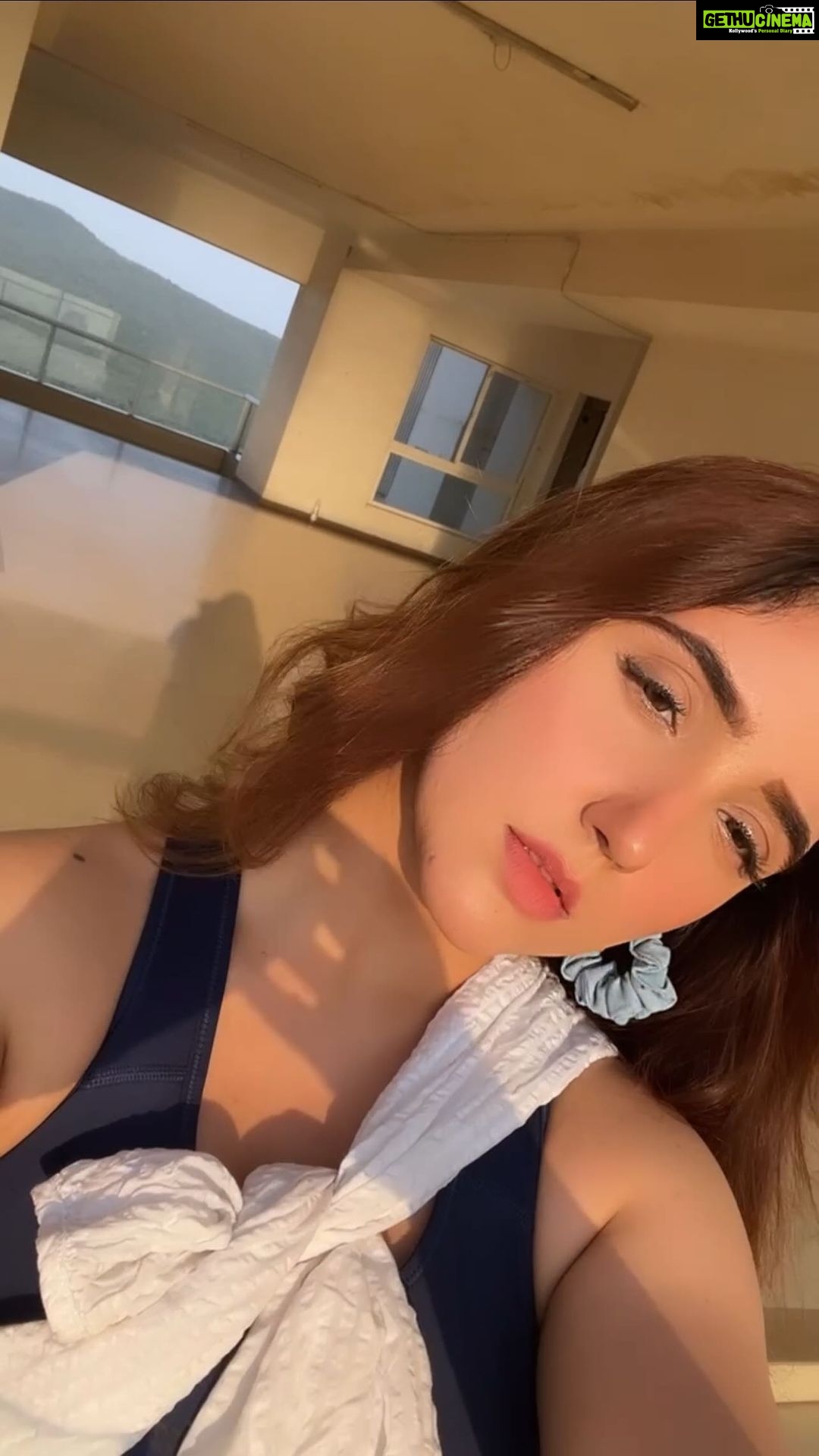 Ashnoor Kaur Instagram - Tag your single friends to amplify their dukh & dard🥲🤣