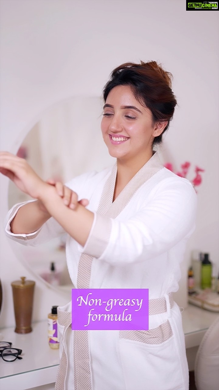 Ashnoor Kaur Instagram - #collaboration Now you know what to choose when you step out! Try out the amazing @plumbodylovin vanilla vibes body oil and vanilla vibes body mist and don’t forget to use my code ‘Ashnoor15’ for additional discount #plumbodylovin #fragrances #plumgoodness #bodymists