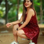 Ashu Reddy Instagram – Sit and Stand game, nothing else 😂♥️ #ashureddy #photooftheday #photoeveryday @naveen_photography_official