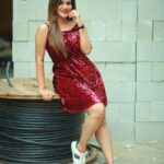 Ashu Reddy Instagram - Sit and Stand game, nothing else 😂♥️ #ashureddy #photooftheday #photoeveryday @naveen_photography_official