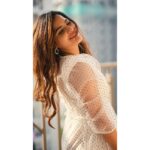 Ashu Reddy Instagram - The golden hour retreat 💛 #ashureddy #photooftheday #photoeveryday #subscribe