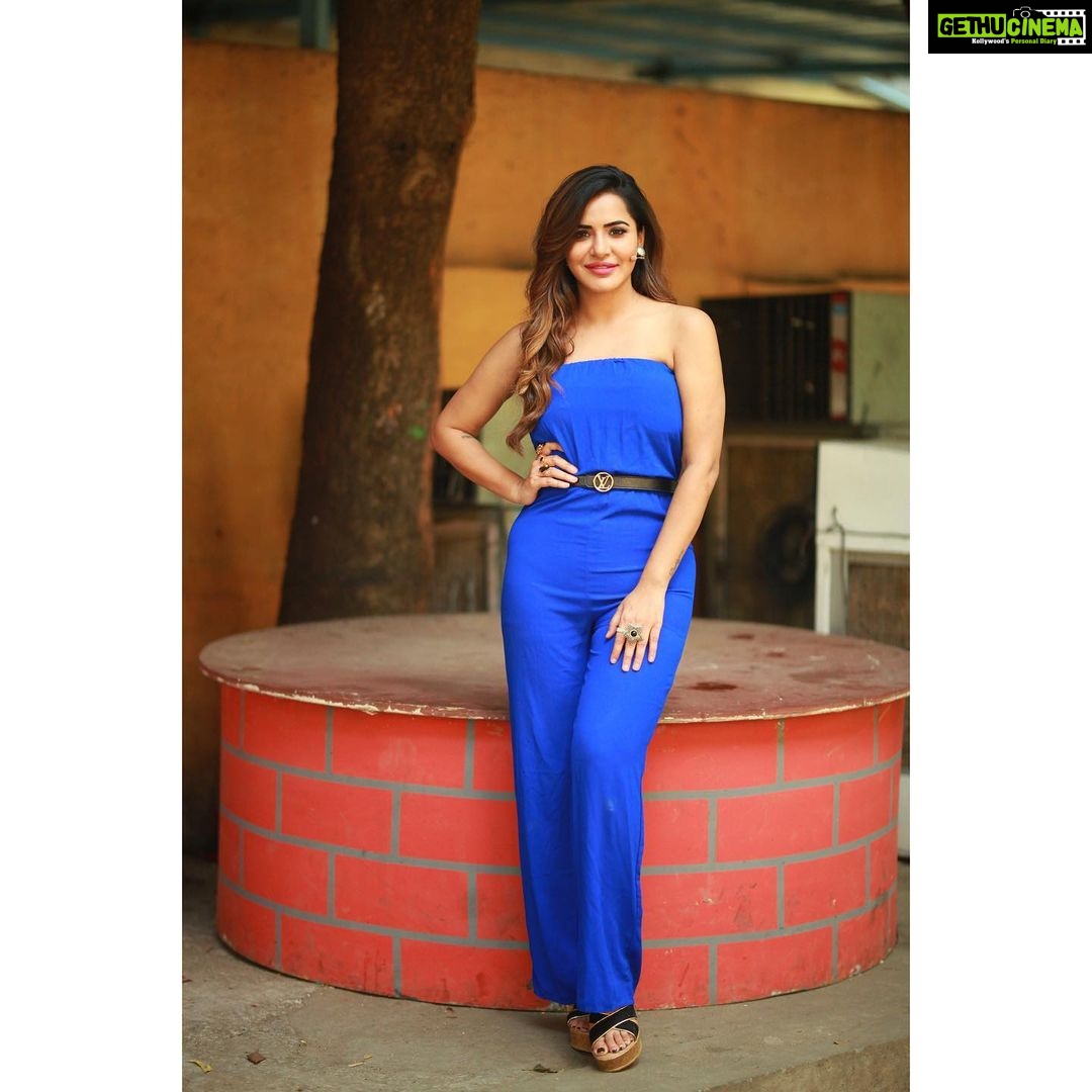 Ashu Reddy Instagram - Can you guess my next travel destination after Dubai.? 💃🏻🥳 #ashureddy #travel #lifegoeson ♥️👹 @naveen_photography_official