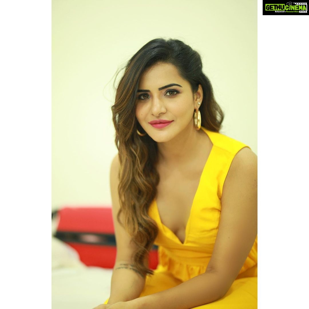 Ashu Reddy Instagram - It's going to be the Best phase of my life ♥️ #ashureddy #staytuned #gratitude 👹 🤗 @naveen_photography_official