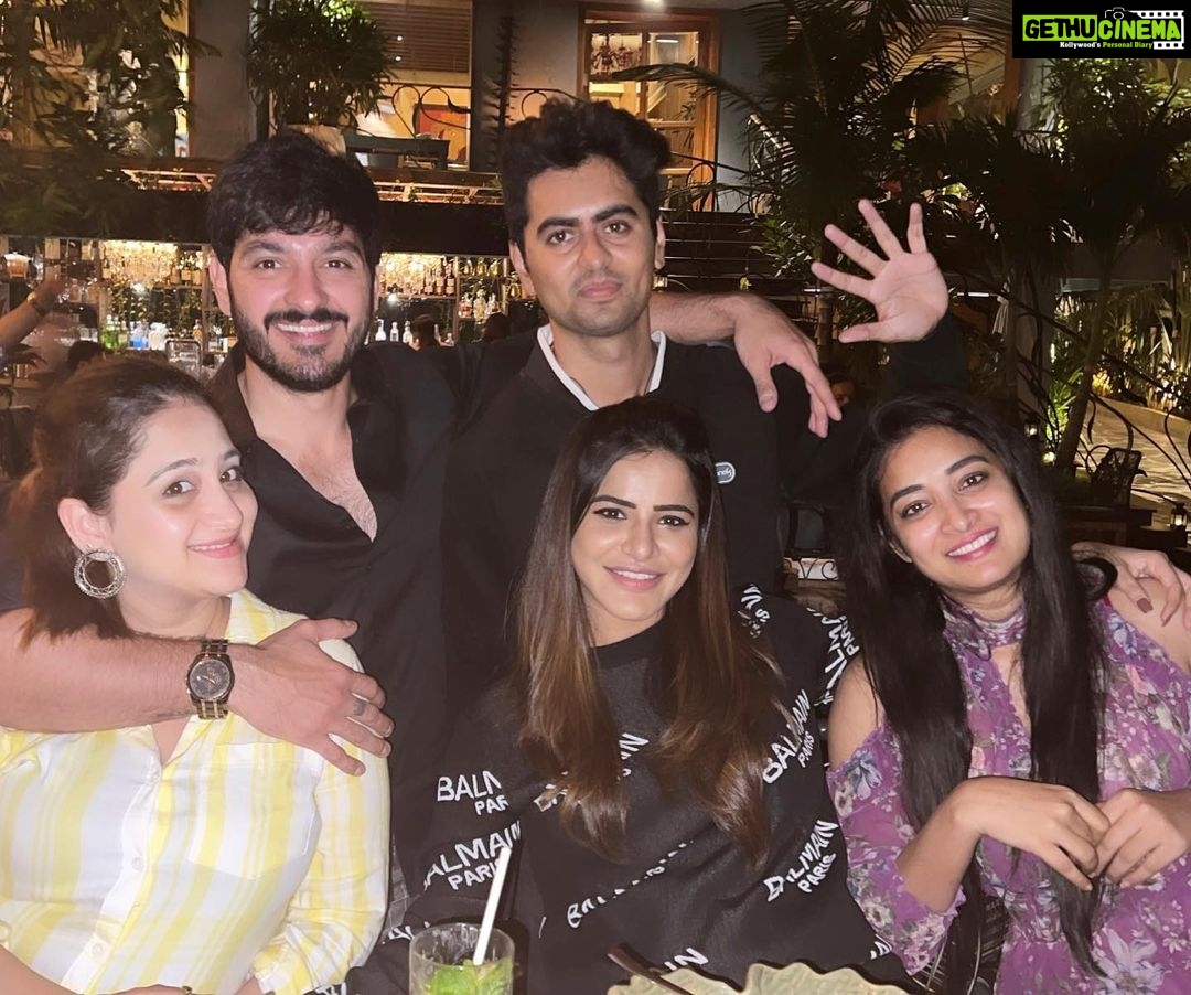 Ashu Reddy Instagram - To new beginnings ♥️ #ashureddy @sipligunjrahul @jaswanth_jessie @iam_bhanusri @i.ali.reza @itsme_masum