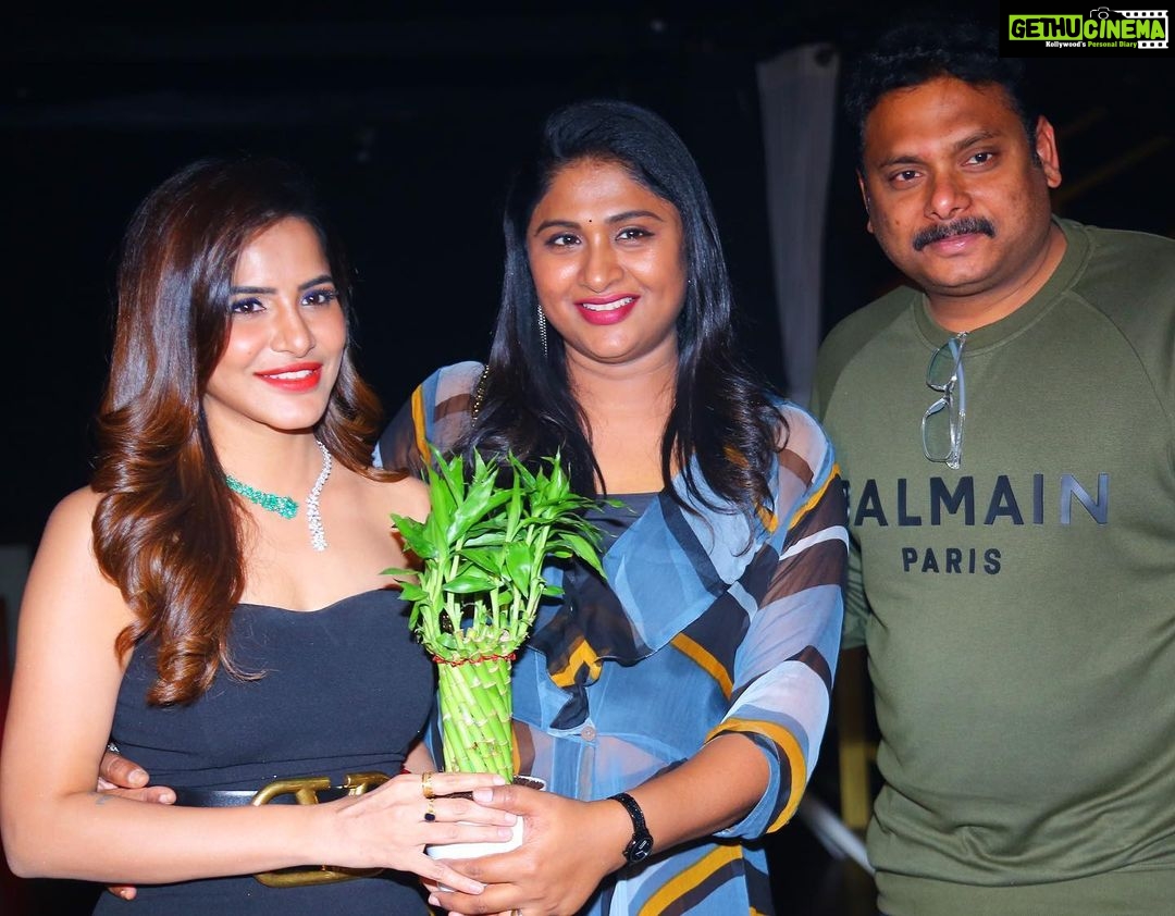 Ashu Reddy Instagram - People who made my birthday special ♥️🧿 #ashureddy #birthday2022 #linkinbio 🍀