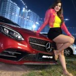 Ashu Reddy Instagram - Hi, new one in the family 🤗♥️ #ashureddy #convertible #amg #mercedesbenz #slc @nallarathanreddy @kp_kabali 👏🏻🦀