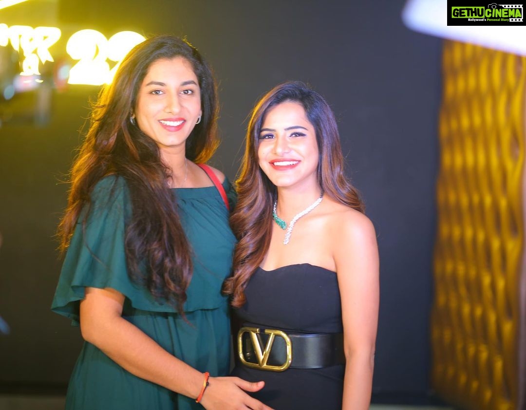 Ashu Reddy Instagram - People who made my birthday special ♥️🧿 #ashureddy #birthday2022 #linkinbio 🍀