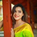 Ashu Reddy Instagram - Never loved sarees so much until today♥️♥️ #ashureddy @naveen_photography_official 🥳