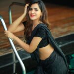 Ashu Reddy Instagram - What's up Habibi 😜😍 #ashureddy #dubaidairies #staytuned #bagsgiveaway #subscribe ♥️🎥 @naveen_photography_official Dubai, UAE