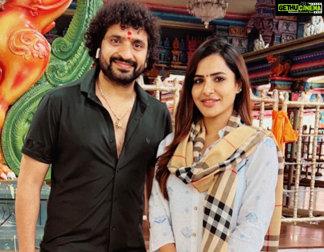 Ashu Reddy Instagram - People who made my birthday special ♥️🧿 #ashureddy #birthday2022 #linkinbio 🍀