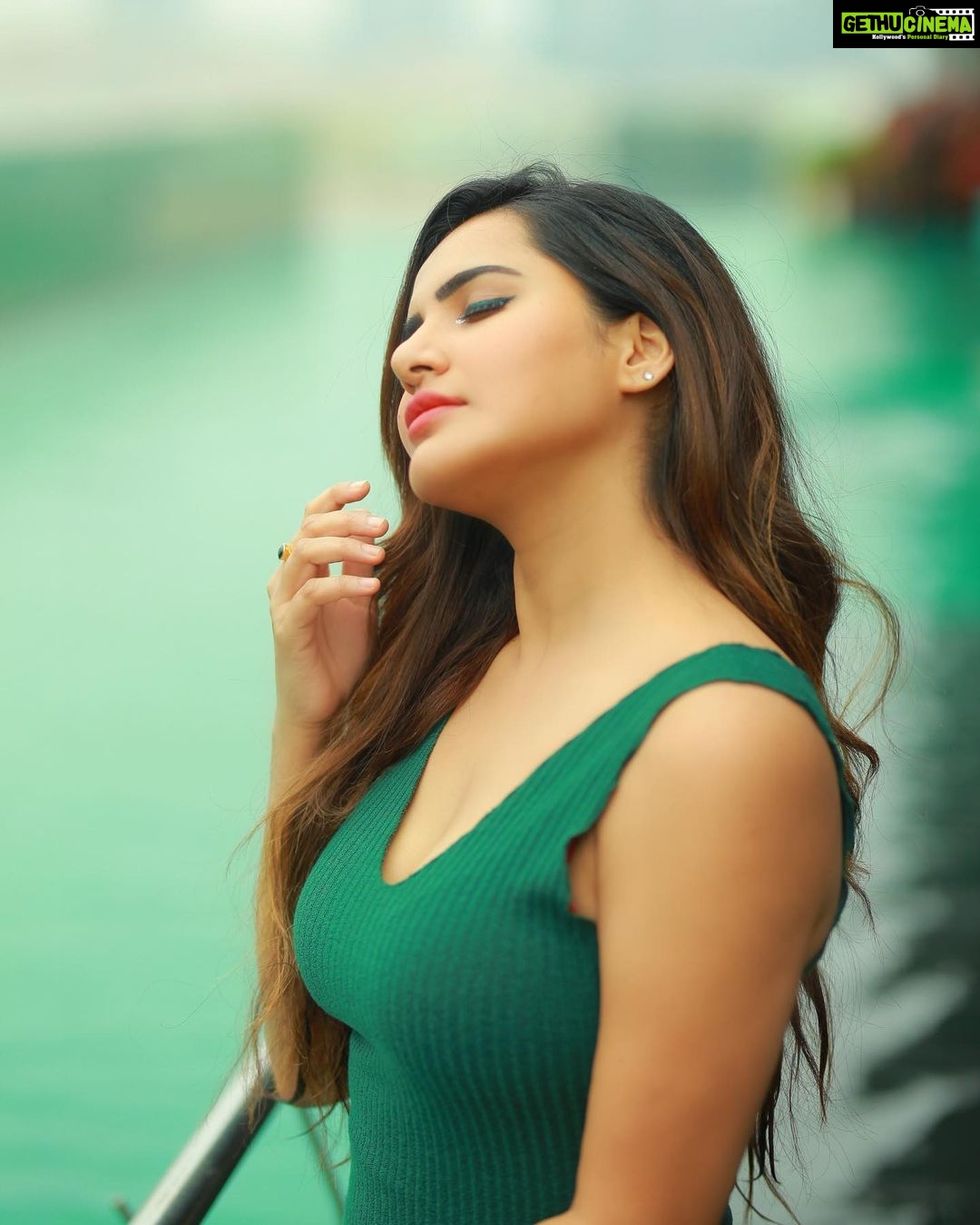 Ashu Reddy Instagram - It's still cold water, would you jump right over? 😍 #ashureddy #poolside #waterfront @naveen_photography_official Dubai, UAE
