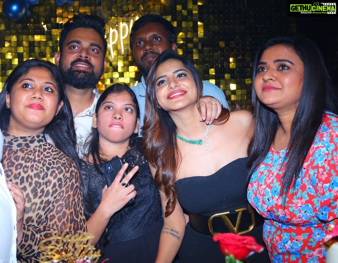 Ashu Reddy Instagram - People who made my birthday special ♥️🧿 #ashureddy #birthday2022 #linkinbio 🍀
