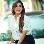 Ashu Reddy Instagram - Back to school today!! 👀😜♥️ #ashureddy #photooftheday #photoeveryday @naveen_photography_official 🎥☀️
