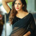 Ashu Reddy Instagram - I've still got a lot of violence to make 👹🪱 #ashureddy #blacksaree #photooftheday #photoeveryday @naveen_photography_official 🦀 Dubai, UAE