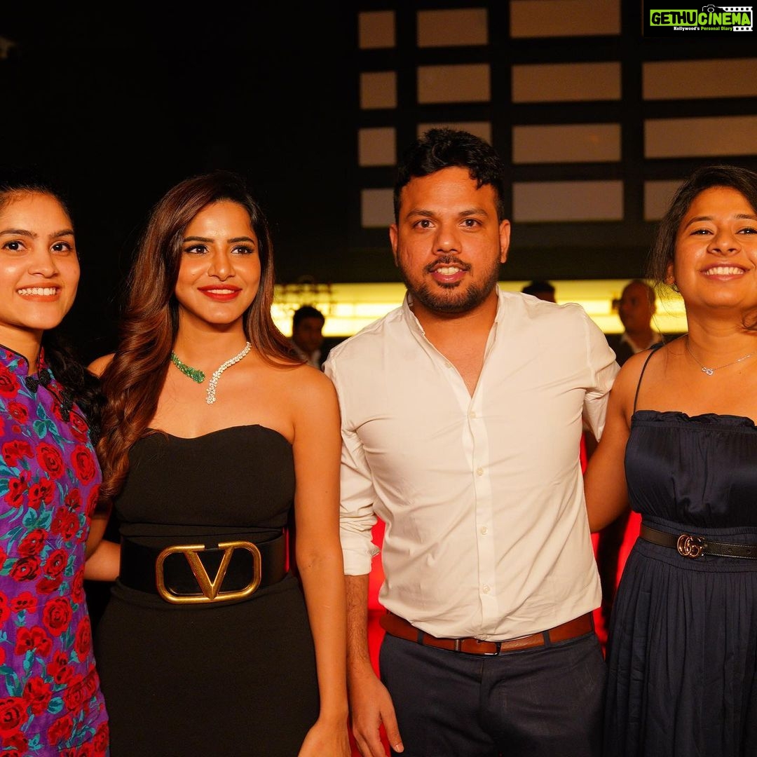 Ashu Reddy Instagram - People who made my birthday special ♥️🧿 #ashureddy #birthday2022 #linkinbio 🍀