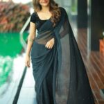 Ashu Reddy Instagram - I've still got a lot of violence to make 👹🪱 #ashureddy #blacksaree #photooftheday #photoeveryday @naveen_photography_official 🦀 Dubai, UAE