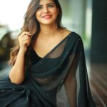 Ashu Reddy Instagram - I've still got a lot of violence to make 👹🪱 #ashureddy #blacksaree #photooftheday #photoeveryday @naveen_photography_official 🦀 Dubai, UAE