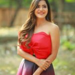 Ashu Reddy Instagram - Darling I'm a nightmare dressed like a day dream 💭👹🎊 #ashureddy #photooftheday #photoeveryday @naveen_photography_official 🎥♥️