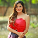 Ashu Reddy Instagram - Darling I'm a nightmare dressed like a day dream 💭👹🎊 #ashureddy #photooftheday #photoeveryday @naveen_photography_official 🎥♥️