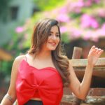 Ashu Reddy Instagram - Darling I'm a nightmare dressed like a day dream 💭👹🎊 #ashureddy #photooftheday #photoeveryday @naveen_photography_official 🎥♥️