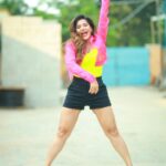 Ashu Reddy Instagram - Can you hold my intentions!? 😜🙋🏻‍♀️🦀 #ashureddy #photooftheday #photoeveryday @naveen_photography_official 🎥♥️✅