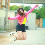Ashu Reddy Instagram - Can you hold my intentions!? 😜🙋🏻‍♀️🦀 #ashureddy #photooftheday #photoeveryday @naveen_photography_official 🎥♥️✅