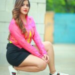 Ashu Reddy Instagram - Can you hold my intentions!? 😜🙋🏻‍♀️🦀 #ashureddy #photooftheday #photoeveryday @naveen_photography_official 🎥♥️✅
