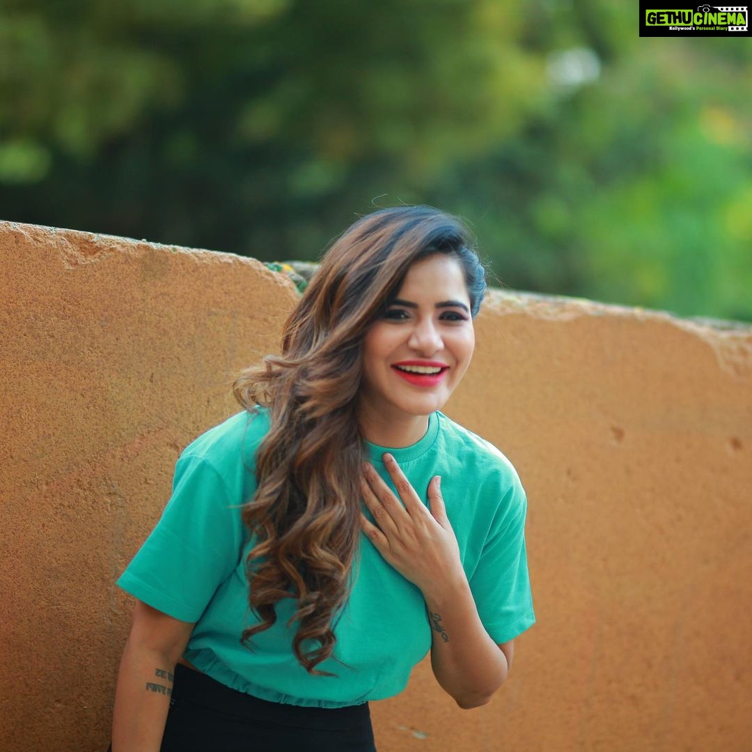 Ashu Reddy Instagram - Don't stop until you're proud of yourself 🙋🏻♀️♥️ #ashureddy #photooftheday #photoeveryday @naveen_photography_official 🎥