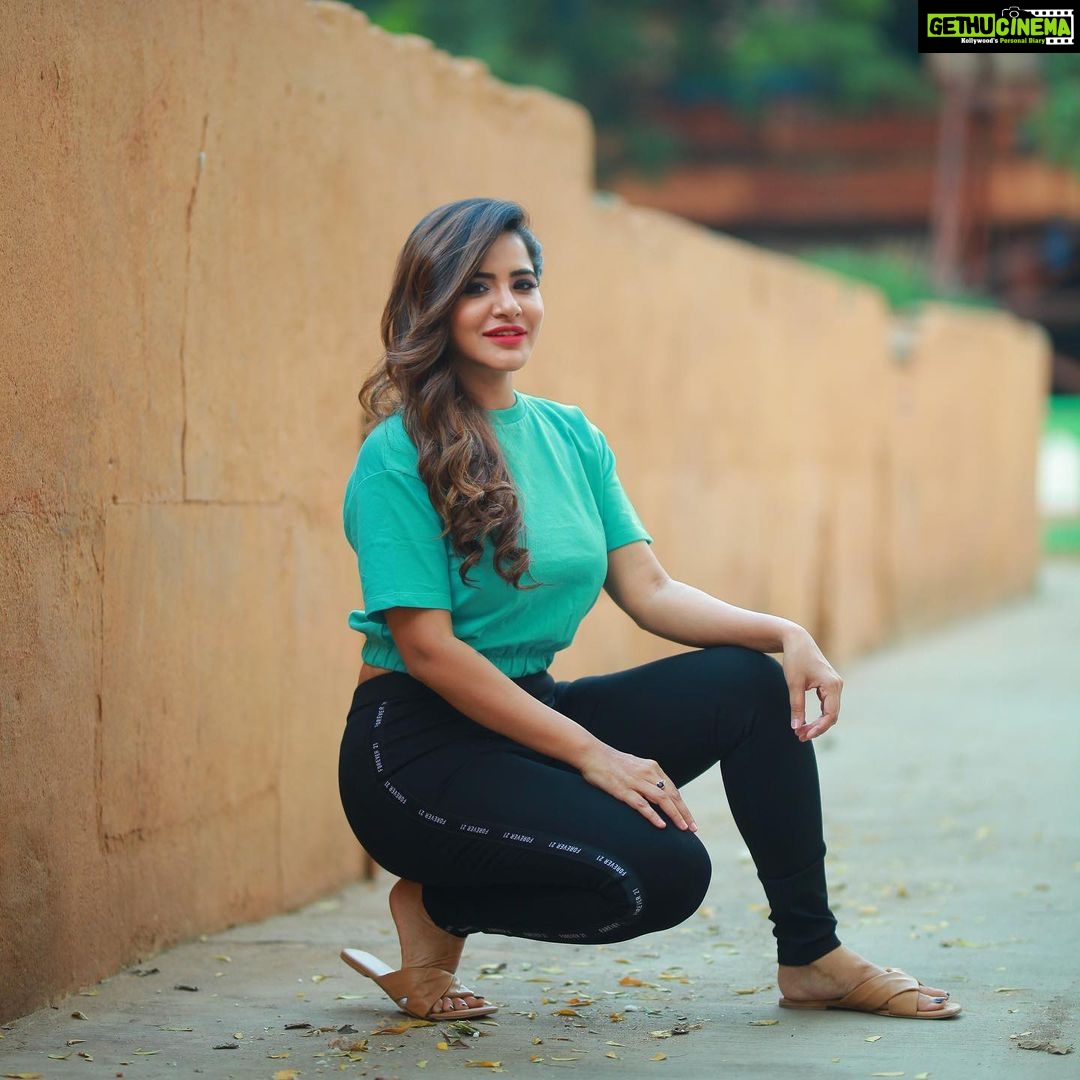 Ashu Reddy Instagram - Don't stop until you're proud of yourself 🙋🏻♀️♥️ #ashureddy #photooftheday #photoeveryday @naveen_photography_official 🎥