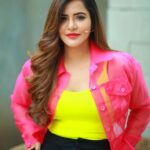 Ashu Reddy Instagram - Neons make me go crazy 😜 🎁🦀👀 #ashureddy @naveen_photography_official 🎥 🥳 #photooftheday #photoeveryday