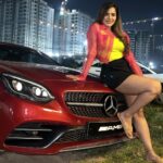 Ashu Reddy Instagram - Hi, new one in the family 🤗♥️ #ashureddy #convertible #amg #mercedesbenz #slc @nallarathanreddy @kp_kabali 👏🏻🦀