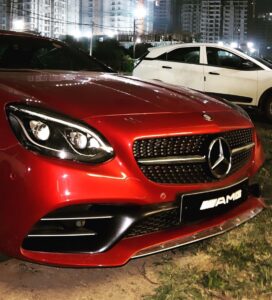 Ashu Reddy Instagram - Hi, new one in the family 🤗♥️ #ashureddy #convertible #amg #mercedesbenz #slc @nallarathanreddy @kp_kabali 👏🏻🦀