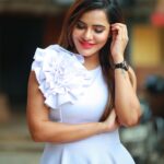 Ashu Reddy Instagram - Double tap see the magic 😂♥️ #ashureddy #photoshoot @naveen_photography_official 🎥 #styleoftheday