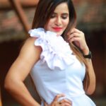 Ashu Reddy Instagram - Double tap see the magic 😂♥️ #ashureddy #photoshoot @naveen_photography_official 🎥 #styleoftheday