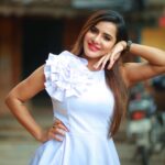 Ashu Reddy Instagram - Double tap see the magic 😂♥️ #ashureddy #photoshoot @naveen_photography_official 🎥 #styleoftheday