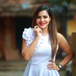 Ashu Reddy Instagram - Double tap see the magic 😂♥️ #ashureddy #photoshoot @naveen_photography_official 🎥 #styleoftheday