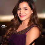 Ashu Reddy Instagram - Hiiee, you stole my heart.. plis give it back ♥️ #ashureddy #lovefeels #shooting #vizag 💕☀️ @sai_pixeleyesphotography @hairstylistravi