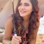 Ashu Reddy Instagram - Entirely #shotoniphone #cinematicmode ♥️ .. Shooting under 28 degrees is not fun, but what's more fun is filming with the best people who can never pose😛😂 #ashureddy #newsong #comingsoon @vijayvikranth23 #albumsongs #vizagbeach @hairstylistravi ♥️ #nofilterneeded