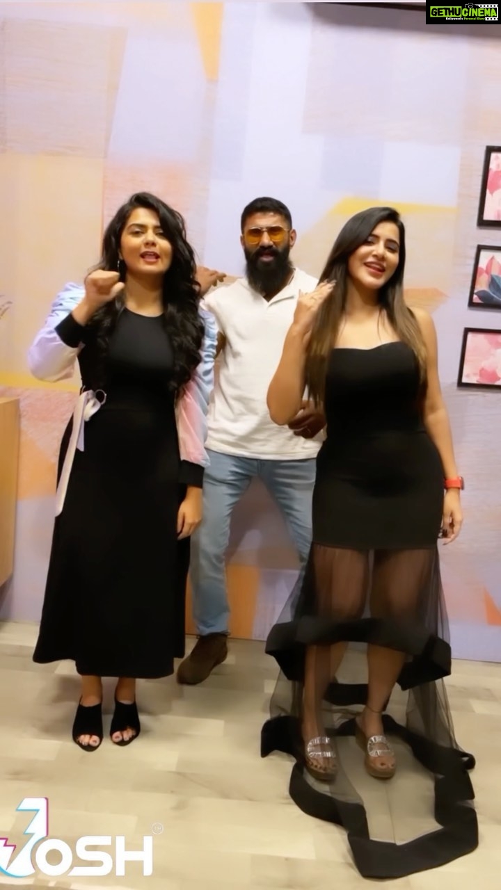 Ashu Reddy Instagram - Just We🤩 @bigleemurali @meenu_v_lakshmi 🎉 only on #westsidekilla #westside @officialjoshapp @joshapp.telugu