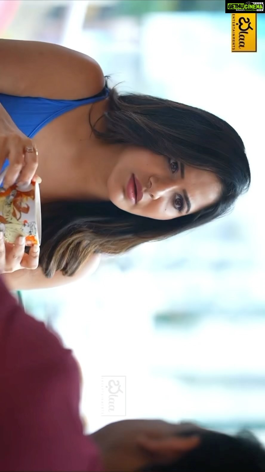 Ashu Reddy Instagram - Why I had to slap? @rgvzoomin watch the promo link in bio!!😒 #ashureddy #ashuboldrgv @bhala_entertainments