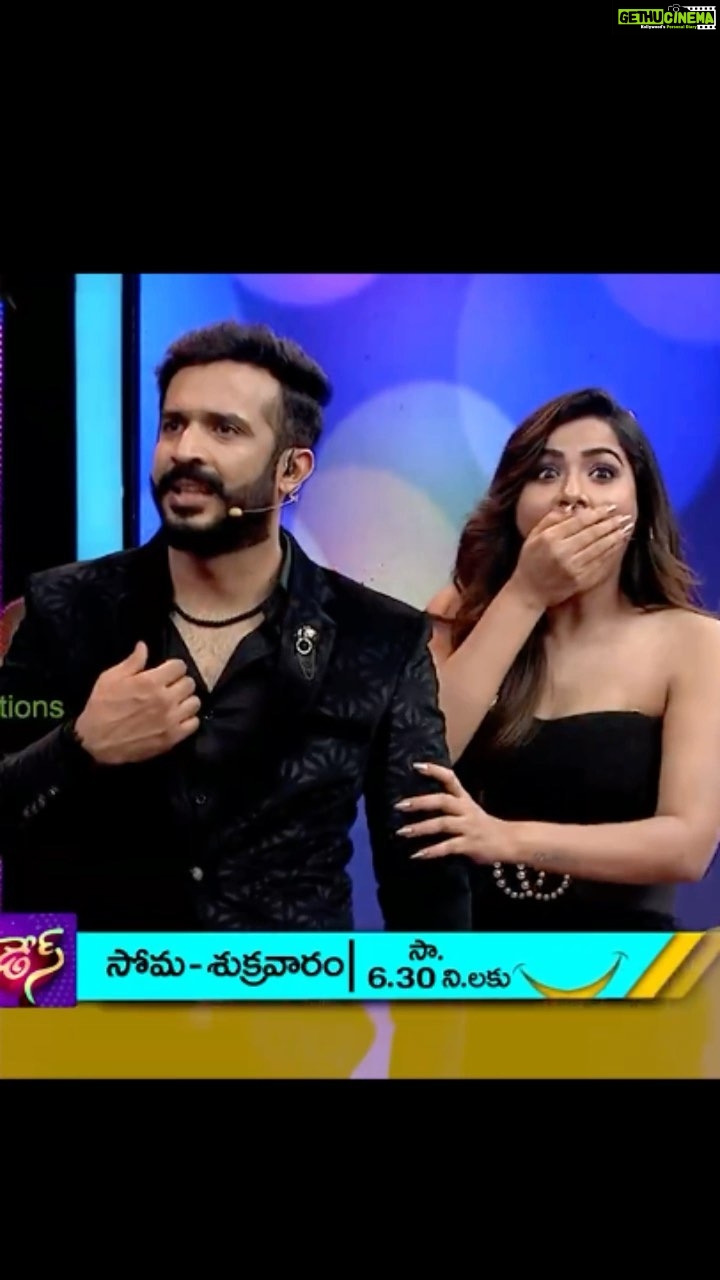 Ashu Reddy Instagram - Our mentors are mentals. π #HappyDays!! ππ₯³ Dont miss it Mon-Fri 6:30 PM! ETVPlus! #ashureddy @anchorravi_offl @gullyboyriyaz @gyaneshwar_putta @fun_bucket_bharath #ajay #parasuram #phani @gnapikaentertainments