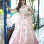 Ashu Reddy Instagram - Hi. My name is pinky 😂💕 @mithra.couture @naveen_photography_official @hairstylistravi #ashureddy #happydaysshow #etvplus