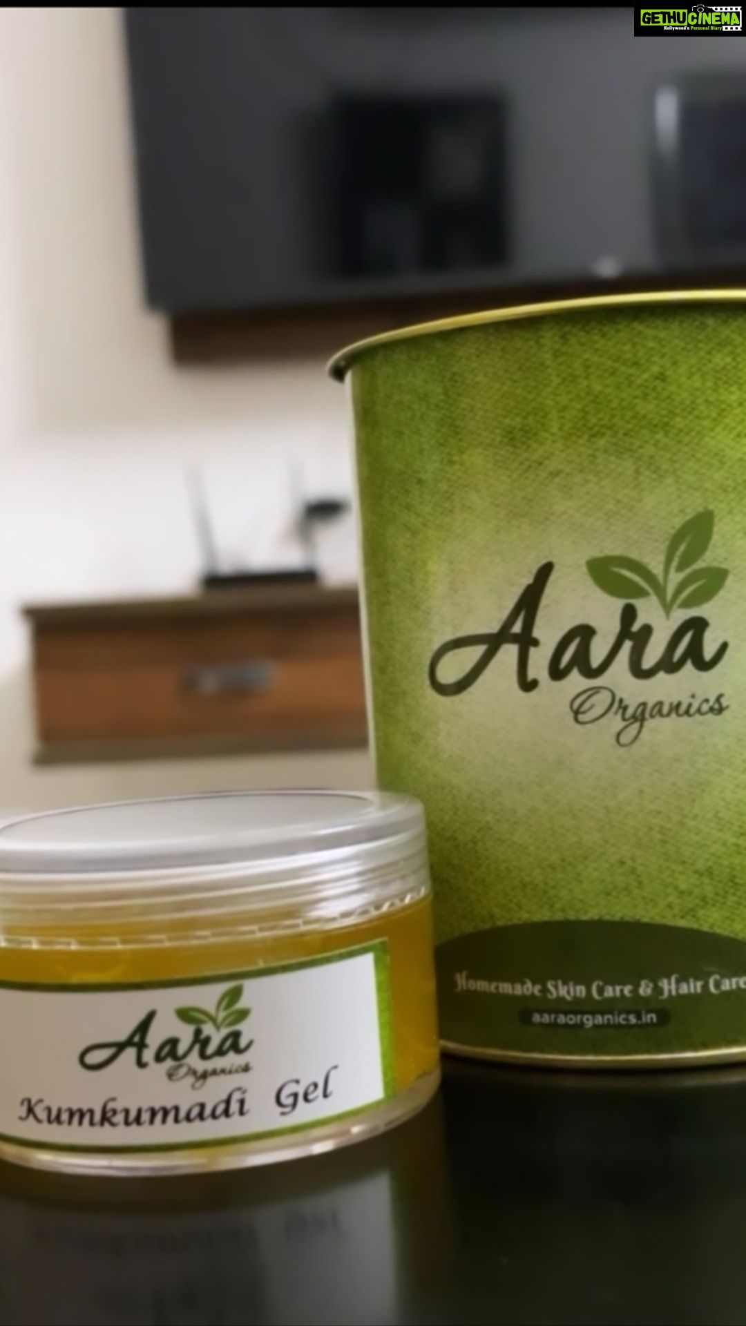 Ashu Reddy Instagram - @aara_organics SKIN BRIGHTENING FACE PACK ✔Bring back the lost glow with just 1 tsp of Aara Organics - Skin Brightening Face Pack ✔️Brightens, tones & adds a natural radiance to the skin KUMKUMADI GEL ✓ Best to use as sleeping mask Check out @aara_organics for more products Thanks @shoutout_campus