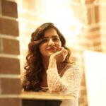Ashu Reddy Instagram - I love you and you have to love me anthey..!! 😛♥️ #ashureddy @cafooze_vizag @hairstylistravi @_jayanth_photography