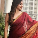 Ashu Reddy Instagram - Simple and boujie ☺️♥️ #ashureddy #sareestyle #feelingdesi #1000rupeesSaree @pattusareeswholesale ☀️