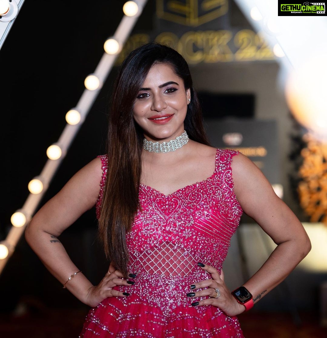 Ashu Reddy Instagram - Thank you for making my birthday special ❤️🎁 Couldn't thank @block22club enough!! Such an amazing people and amazing night 💕 MORE PICTURES COMING SOON..!! #bestclubintown #block22 #ashureddy BLOCK 22