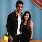 Ashu Reddy Instagram - Shooting with Mr. Cool and Golden heart @sonu_sood for @officialjoshapp @joshapp.telugu 💕⭐️ #ashureddy #sonusood #josh