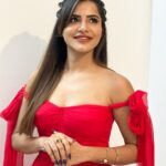 Ashu Reddy Instagram - Red wine 🍷 #ashureddy #reddress❤️